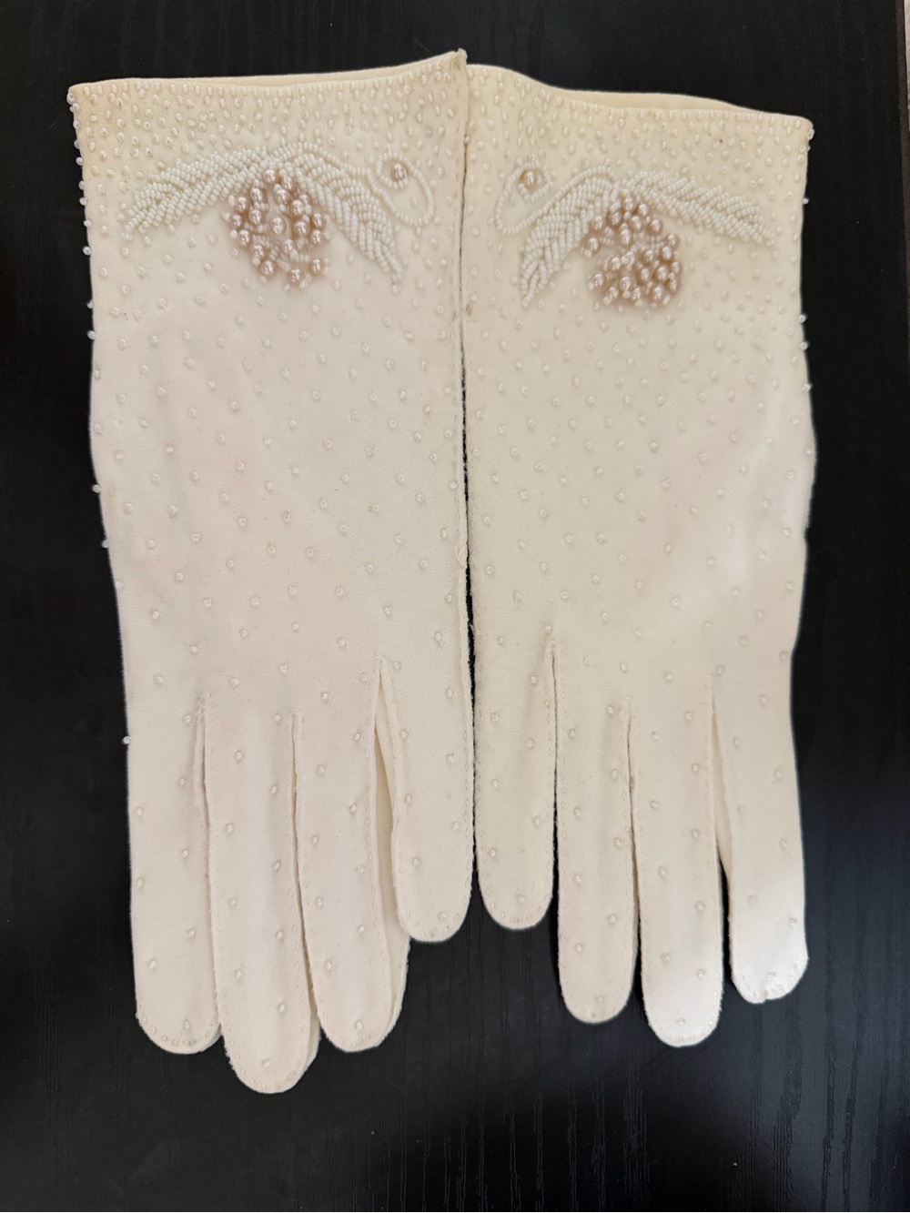 Elegant Beaded Cream Women's Gloves